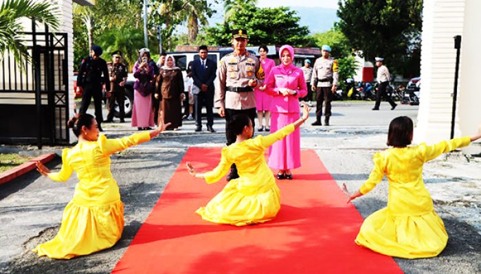 Ketika pucuk pimpinan Mapolres Tojo Una Una berganti  upacara Farewel  And Welkome Parade digelar penuh hikmat
