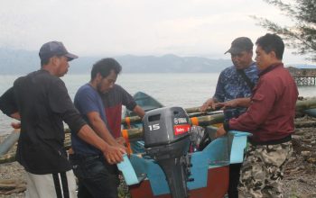 Polda Sulteng dan Pandu Laut Nusantara, Serahkan Perahu Baru Untuk Nelayan Teluk Palu