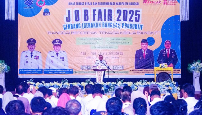 Bupati Banggai Serahkan Penghargaan Kepada Enam Perusahaan, Atas Konsistensi Dukung JOB FAIR