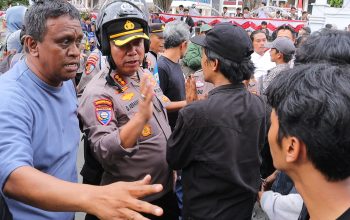 Viral di Medsos! Mahasiswa Diseret Polisi saat Demo, Ini Klarifikasi Kapolresta Palu