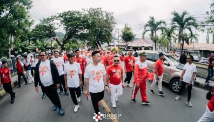 Semarak HUT RI ke-80, Merah Putih Raksasa Diarak Terbentang Dari Alun-alun Kota Luwuk ke Pantai KM 5