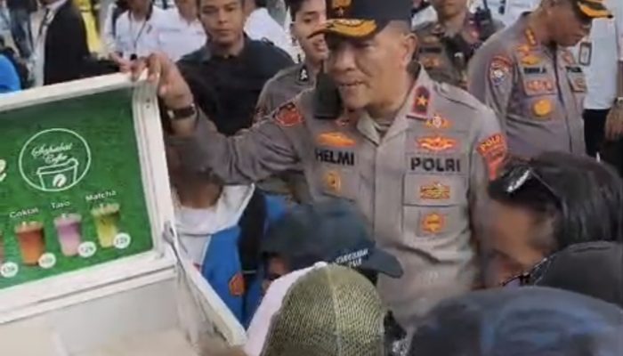 Wakapolda Sulteng Redam Massa Aksi Dengan Cara Unik, Bantu UMKM di Tengah Demonstrasi