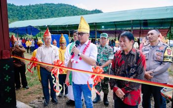 Penutupan HUT ke-118 Desa Lembobelala, Bupati Delis Resmikan Rumah Adat Mori Baru