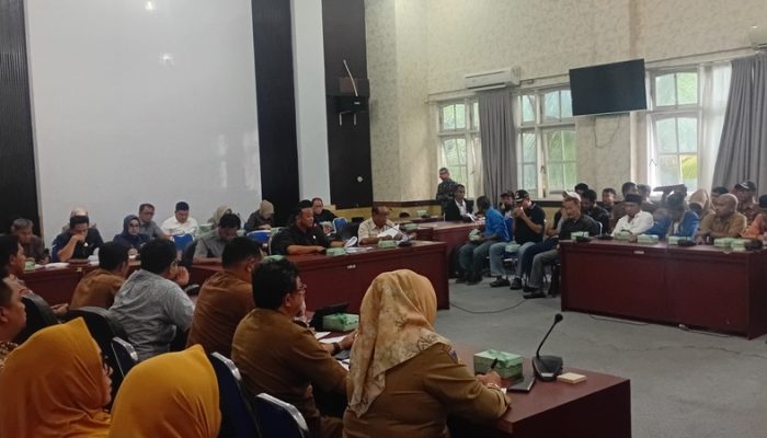 RDP DPRD Banggai Molor, Senior Manager DS LNG Disebut Sembunyi di Balik Ruang Rapat