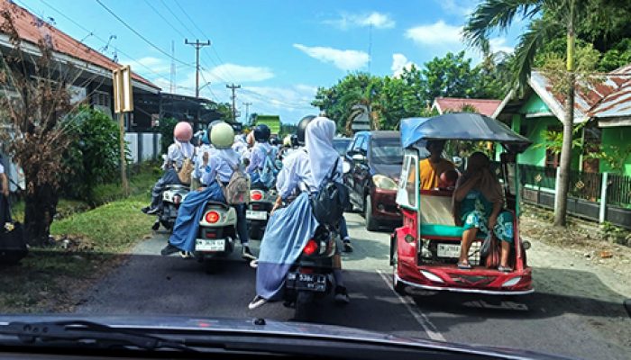 Penertiban Arus Lalu Lintas Depan SMA 1 Ampana Perlu Jadi Perhatian Para  Pemangku Kebijakan