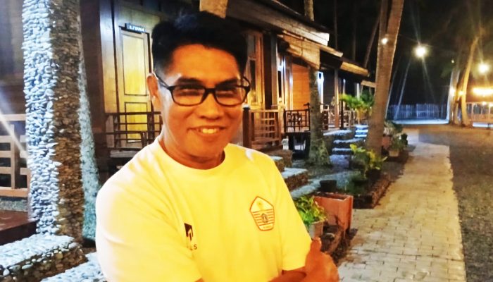 Sepotong Malam Dengan Mahmud Marhaba di Kawasan Cottage Marina Ampana