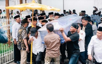 Jenazah Tumundo Banggai, Moh. Chair Amir, Tiba di Luwuk dan Disambut Upacara Kehormatan