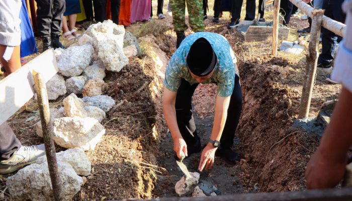 Wakil Bupati H. Furqanuddin, Lakukan Peletakan Batu Pertama Pembangunan Koperasi Merah Putih di Wilayah Banggai