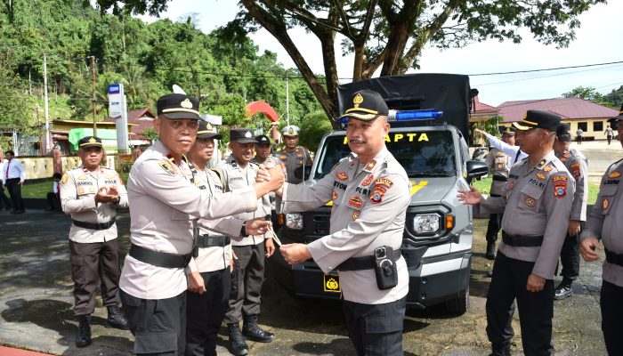 Resmikan Pamapta, Wakapolres Morowali Utara Sematkan Ban Lengan dan Serahkan Mobil Patroli Pamapta