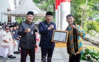 Momentum Sumpah Pemuda, Wabup Furqanuddin Beri Penghargaan kepada Hendrik M, Wakili Sulteng di Program Nasional PPAP 2025