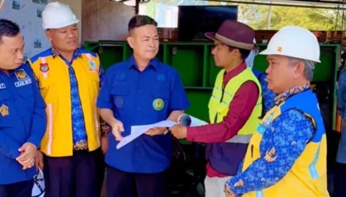 Plt Kadis PUPR Lakukan Monev Bersama Tim PPSD, Tinjauan Proyek Drainase Kompleks Masjid Agung