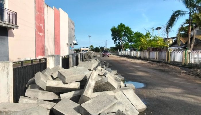 Proyek Drainase Rp 6 Miliar Kompleks Masjid Agung Luwuk Gunakan Balok Beton