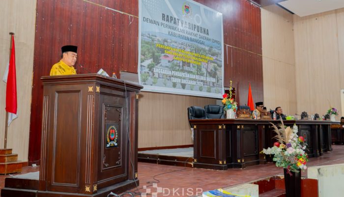 Sekda Ramli Tongko Sampaikan Pengantar Nota Keuangan Raperda APBD 2026 di Paripurna DPRD Banggai