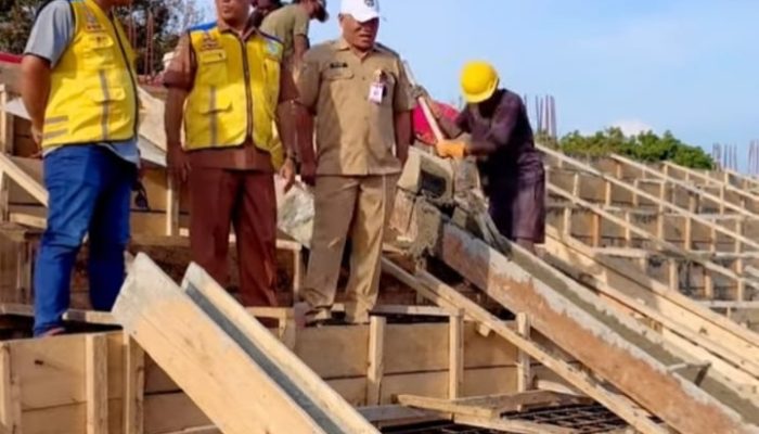 Kadis PUPR Lakukan Monev Pembangunan Kolam Renang Bertaraf Nasional di Luwuk Utara