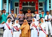 Peran Institusi Kepolisian Pada Dunia Pendidikan, Kapolsek Ampana Hadir Dalam Upacara Bendera di SMPN 3 Sansarino