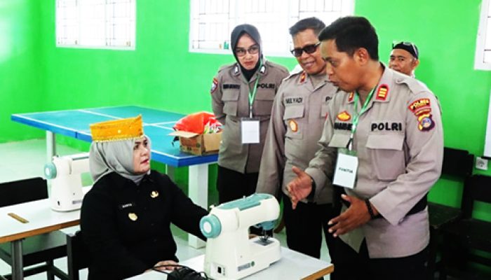 Wakil Bupati Tojo Una Una membuka kegiatan Program Pemberdayaan Masyarakat Satgas III Preemtif Ops Madago Raya