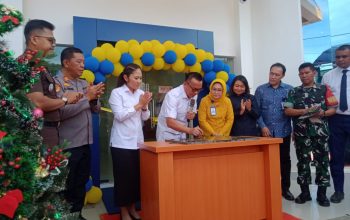 Bupati Morowali Utara Dr. Delis J. Hehi Resmikan Gedung Baru Bank Sulteng Cabang Kolonodale