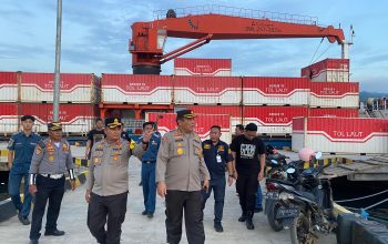 Karoops Polda Sulteng, Mengecek Kondisi Kapal dan Perlengkapan Keselamatan Berlayar di Pelabuhan Kolonodale Morowali Utara Jelang Nataru