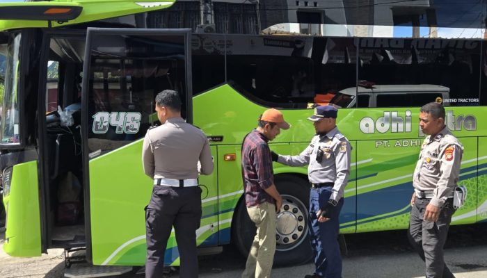 Jelang Libur Nataru, Polres Morowali Utara Gelar Pemeriksaan Urine Para Sopir dan Laksanakan “Ramp Check”