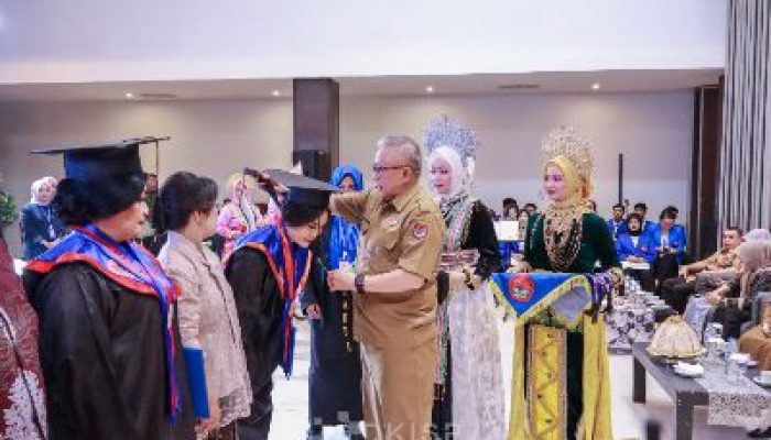 Gelar Wisuda Untika Luwuk, Cetak 489 Sarjana Unggul