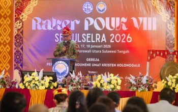 Disambut Adat dan Musik Bambu, Bupati Morowali Utara Buka Raker POUK VIII se-Sulselra dan Jadi Pemateri Perdana