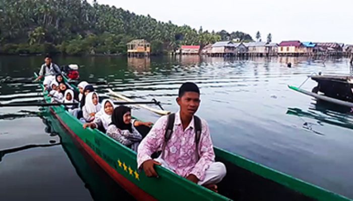 TNI Peduli Pendidikan, KASAD Sumbang  Sarana Transportasi laut Untuk Siswa diKabupaten Tojo Una Una