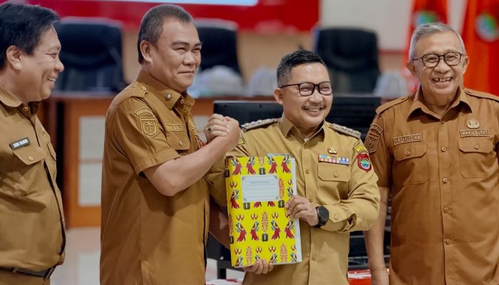 Serahkan DPA Perangkat Daerah, Bupati Amirudin Imbau Agar Pelaksanaan Program Kegiatan Dipercepat
