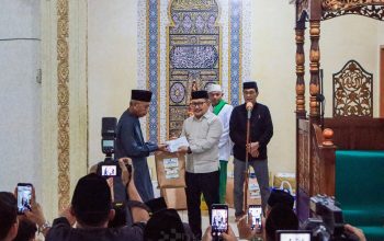 Bupati Amirudin Tutup Safari Ramadan Pemda Banggai, di Masjid Al-Huda Kelurahan Maahas