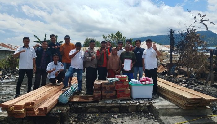 BPBD Banggai Salurkan Bantuan Untuk Korban Kebakaran di Tanjung Sari