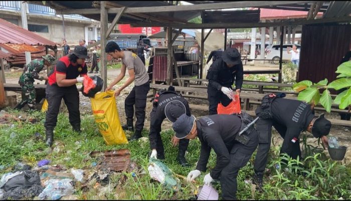 Gerakan Indonesia Asri, TNI–Polri dan Pemerintah Desa Gelar Aksi Bersih-Bersih di Pasar Bunta