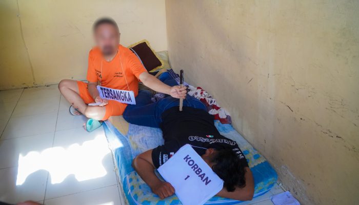Tersangka Pembunuhan Karyawan All Swalayan Luwuk Peragakan 26 Adegan Rekonstruksi