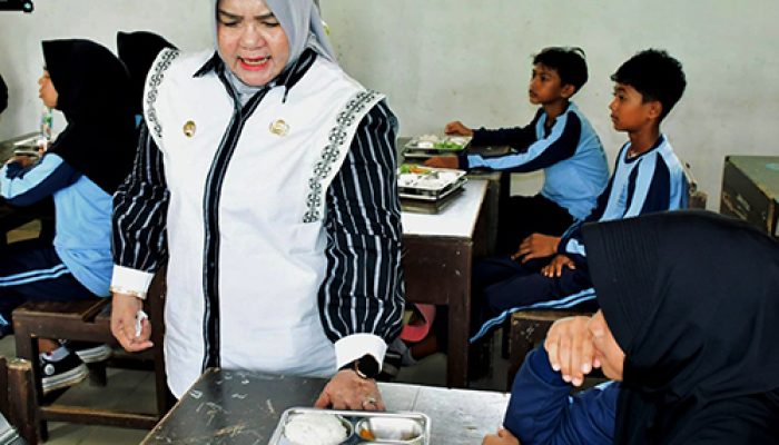 Launching Perdana 445 Siswa di Desa Tombano Mendapat Layanan MBG