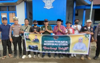 Aliansi Pewarta Morut Berbagi Takjil dan Kunjungi Janda di Tompira