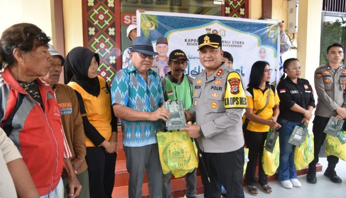 Berkah Ramadhan, Polres Morowali Utara Bagikan Parsel Lebaran kepada Anggota dan Elemen Masyarakat