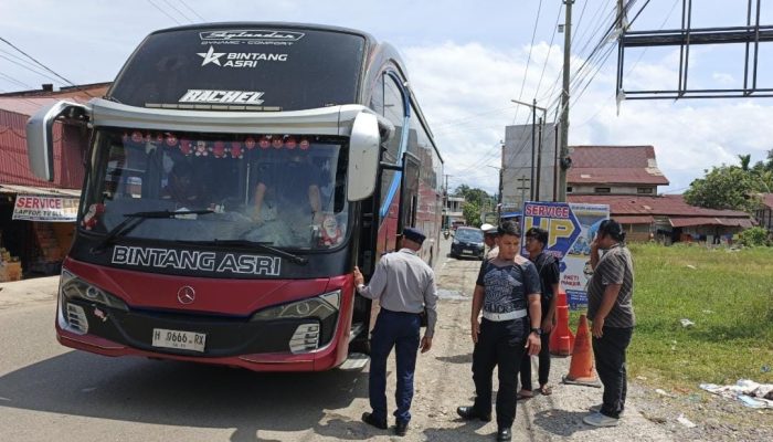 Polres Morowali Utara Melaksanakan Ramp Check dan Tes Urine, Kepada Sopir Bus AKAP Jelang Mudik Lebaran 2026