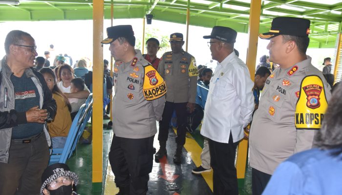 Pastikan Pengamanan Idul Fitri Berjalan Baik, Kapolda Sulteng Tinjau Pos Terpadu dan Pos Pelayanan Kolonodale