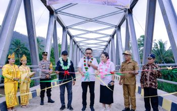 Resmikan Jembatan Strategis Desa Lembobelala, Bupati Delis Ingatkan Sektor Pertanian Tak Terpengaruh Kondisi Perekonomian