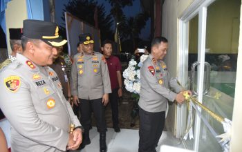 Lawatan di Polres Morowali Utara, Kapolda Sulteng Serahkan Bansos Serta Resmikan Gedung Badminton Dhira Brata