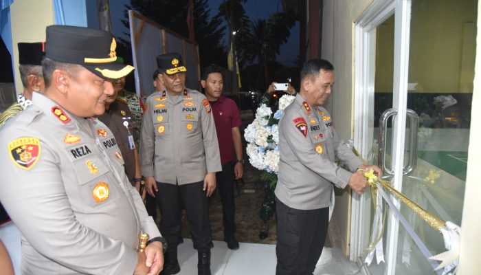 Lawatan di Polres Morowali Utara, Kapolda Sulteng Serahkan Bansos Serta Resmikan Gedung Badminton Dhira Brata