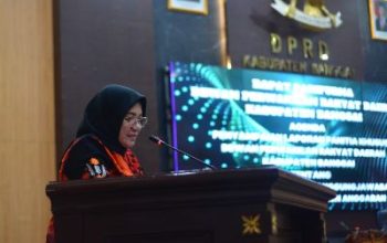 DPRD Banggai Gelar Paripurna, Pansus Sampaikan Rekomendasi LKPJ Bupati 2025