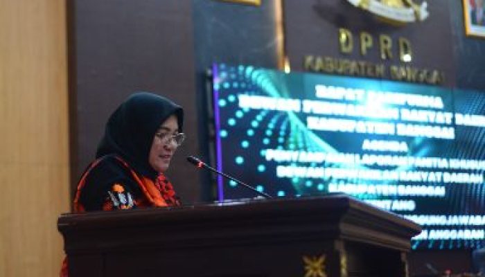 DPRD Banggai Gelar Paripurna, Pansus Sampaikan Rekomendasi LKPJ Bupati 2025