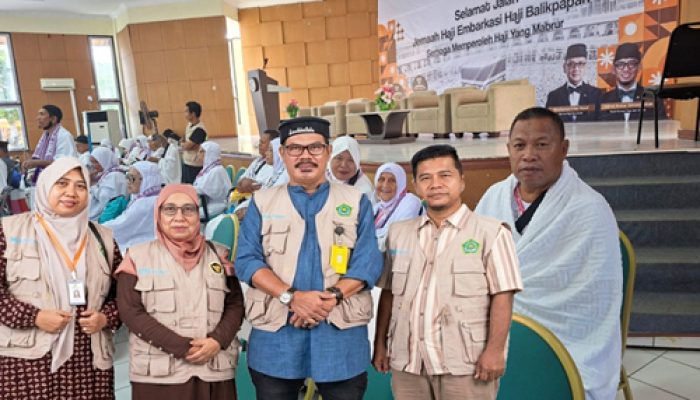 Sekda Alfian Matajeng  Melepas JCH Kabupaten Tojo Una Una Dari Embarkasi Balikpapan