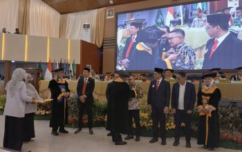 Hadiri Milad ke-72 UMI Makassar, Bupati Banggai Terima Pin Emas Alumni Berprestasi