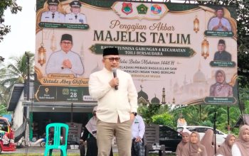 Bupati Banggai Hadiri Tabligh Akbar Majelis Taklim Raudlatunnisa Toili Barat, Ribuan Jamaah Padati Lapangan Bukit Mekarti