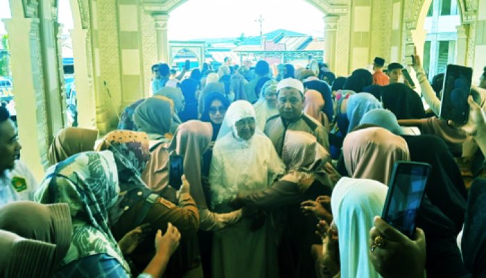 Menuntaskan Rindu Saat Penyambutan Kedatangan Jemaah Haji Kabupaten Tojo Una Una