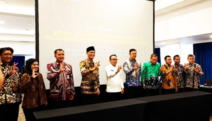 Bupati Tojo Una Una Hadiri Penandatanganan Berita Acara Verifikasi Penandatanganan Indikasi Pelanggaran Pemanfaatan Ruang (IPPR) Dalam Rangka Revisi RTRW dan Penyusunan RDTR