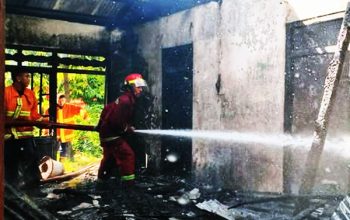 Diduga Korsleting, Satu Rumah di Bailo Tojo Una Una Hangus Dilahap Api