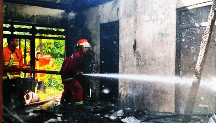 Diduga Korsleting, Satu Rumah di Bailo Tojo Una Una Hangus Dilahap Api