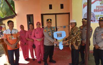 Wujud Pengabdian di Hari Bhayangkara ke-80, Kapolres Morowali Utara Resmikan Bedah Rumah Warga di Desa Tompira