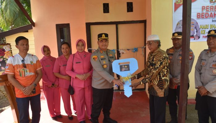 Wujud Pengabdian di Hari Bhayangkara ke-80, Kapolres Morowali Utara Resmikan Bedah Rumah Warga di Desa Tompira